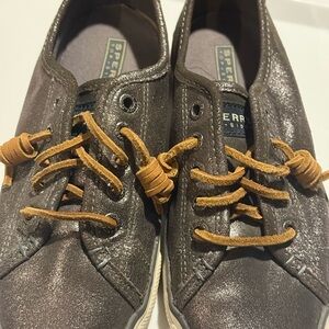 Sperry Women’s Seacoast Metallic Sneakers Size 6.5